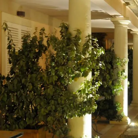 Hotel Villa Les Rosiers-3